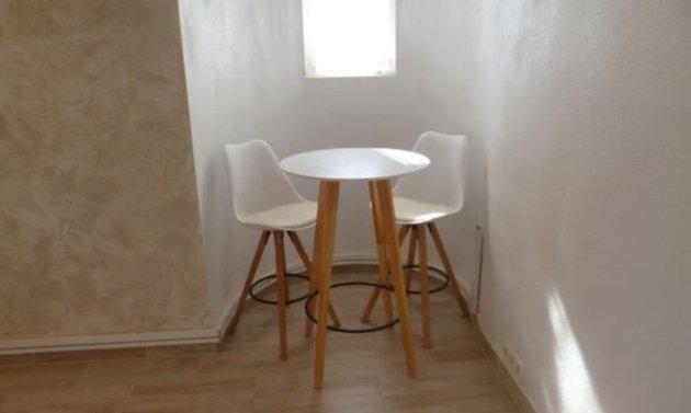 Reventa - Villa -
Villamartín - Villamartin