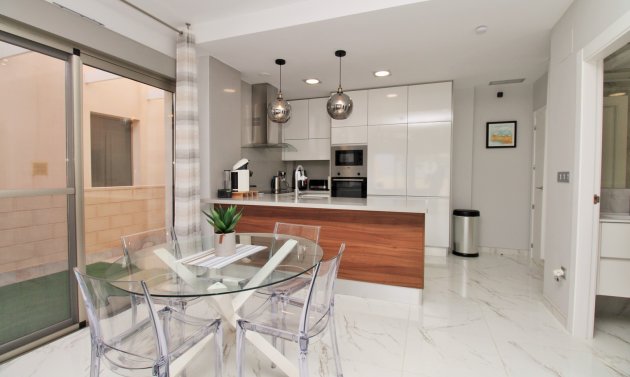 Reventa - Villa -
Villamartín - Villamartin