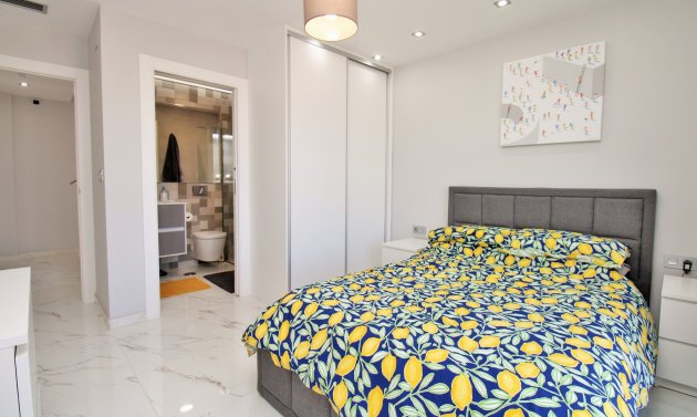 Reventa - Villa -
Villamartín - Villamartin