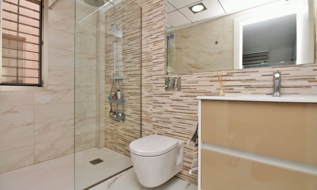 Reventa - Villa -
Villamartín - Villamartin