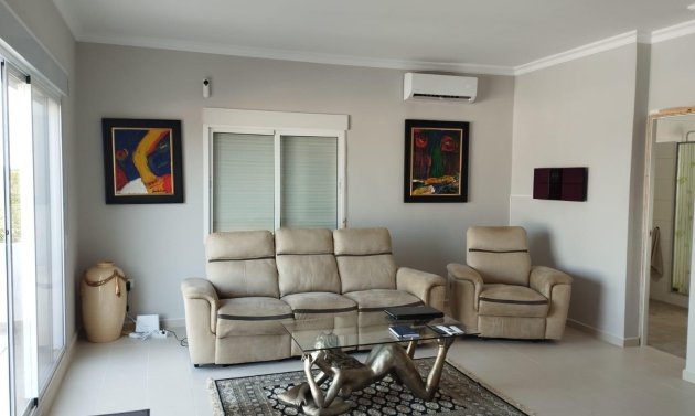 Resale - Villa -
San Miguel de Salinas