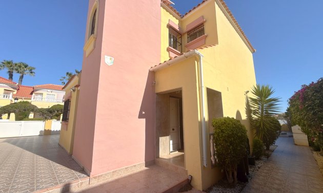Reventa - Villa -
Cabo Roig - Cabo Roig>La Regia