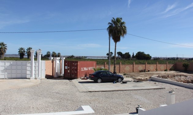 Resale - Villa -
San Miguel de Salinas
