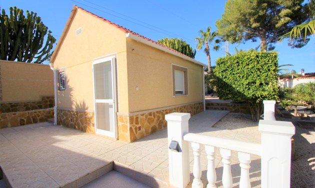Resale - Villa -
Orihuela Costa - Villamartín