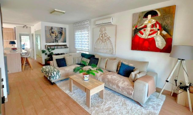 Resale - Villa -
Orihuela Costa - Villamartín