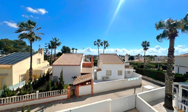 Resale - Villa -
Orihuela Costa - Villamartín