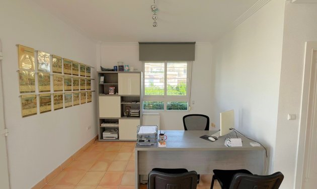 Resale - Commercial -
Orihuela Costa - Playa Flamenca