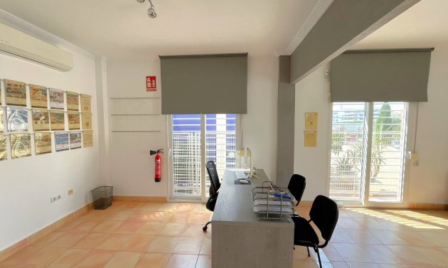 Resale - Commercial -
Orihuela Costa - Playa Flamenca