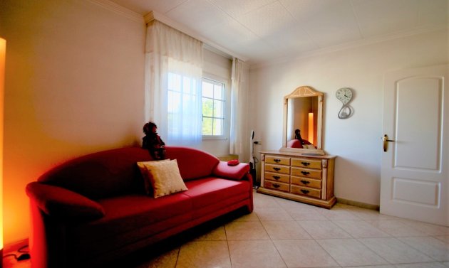 Resale - Villa -
Orihuela Costa - Villamartín