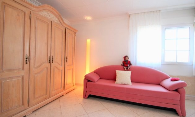 Resale - Villa -
Orihuela Costa - Villamartín