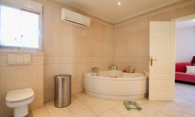 Resale - Villa -
Orihuela Costa - Villamartín