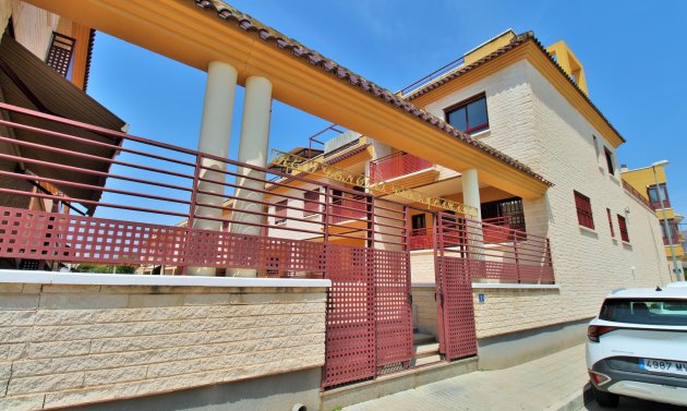 Reventa - Semi Detached House -
Orihuela - Los Desamparados