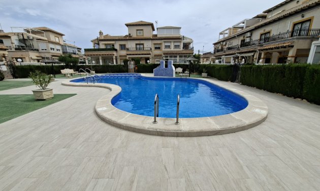 Reventa - Apartamento -
Playa Flamenca - Res. San Antonio