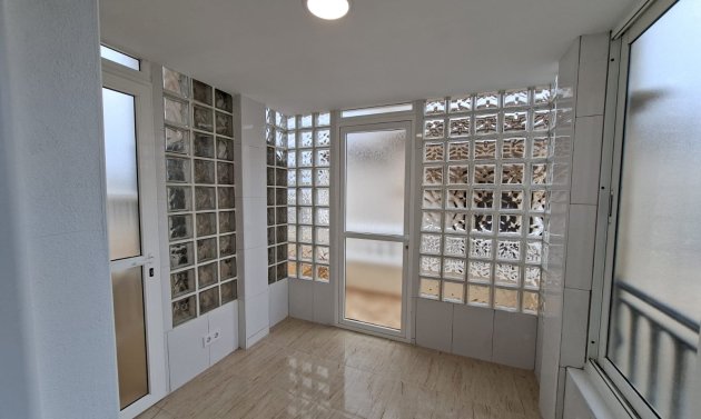Reventa - Apartamento -
Playa Flamenca - Res. San Antonio