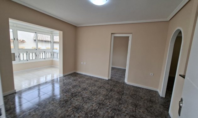 Reventa - Apartamento -
Playa Flamenca - Res. San Antonio