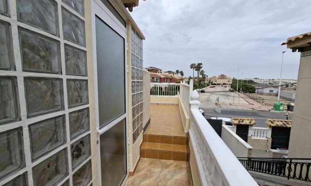 Reventa - Apartamento -
Playa Flamenca - Res. San Antonio