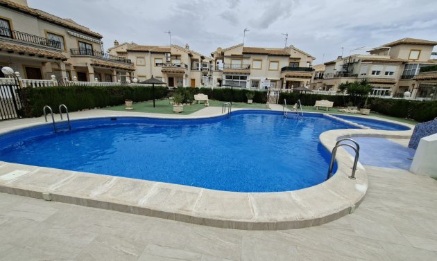 Reventa - Apartamento -
Playa Flamenca - Res. San Antonio