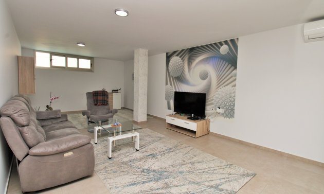 Återförsäljning - Villa -
Villamartín - Villamartin