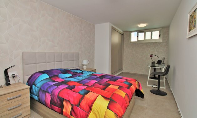 Återförsäljning - Villa -
Villamartín - Villamartin
