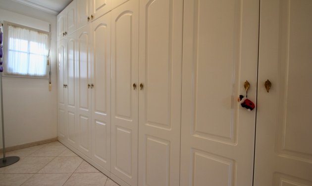 Resale - Villa -
Orihuela Costa - Villamartín