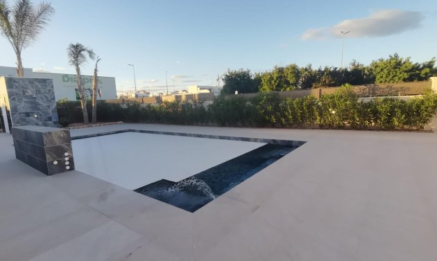 Neue Gebäude - Villa -
Los Montesinos - La Herrada