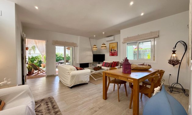 Resale - Semi Detached Villa -
Orihuela Costa - Campoamor