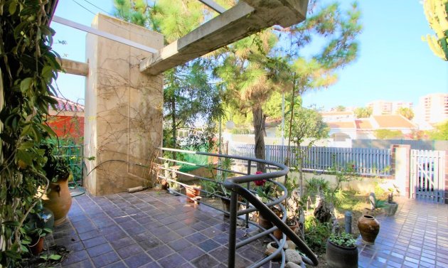 Resale - Villa -
Alicante - Campoamor