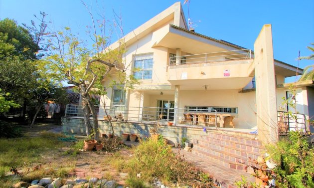 Resale - Villa -
Alicante - Campoamor