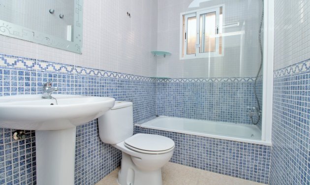 Resale - Townhouse -
Villamartín - Villamartin