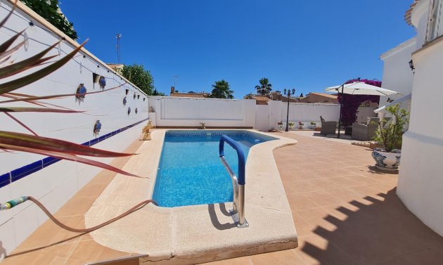 Reventa - Villa -
Orihuela Costa - La Florida
