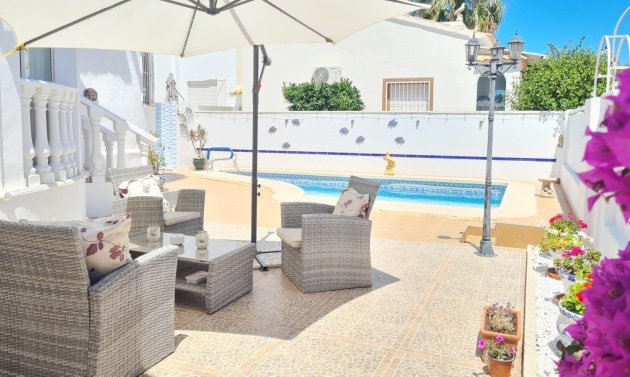 Reventa - Villa -
Orihuela Costa - La Florida