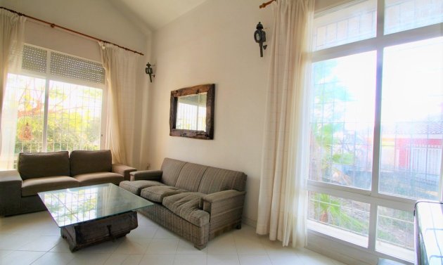 Resale - Villa -
Alicante - Campoamor