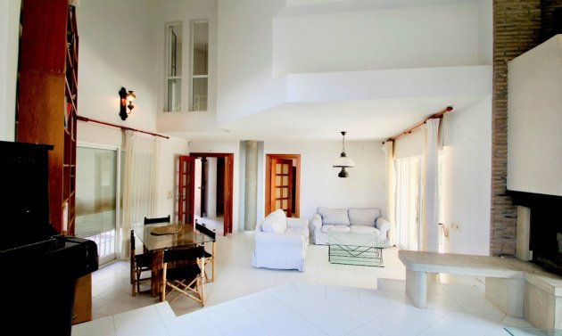 Resale - Villa -
Alicante - Campoamor