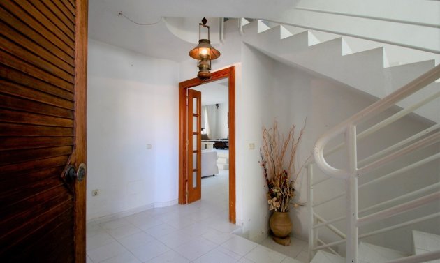 Resale - Villa -
Alicante - Campoamor