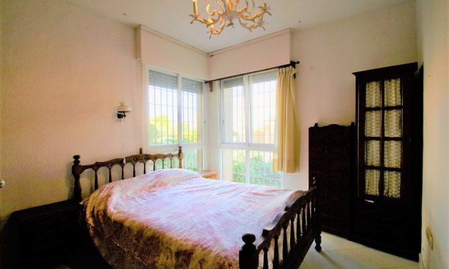 Resale - Villa -
Alicante - Campoamor