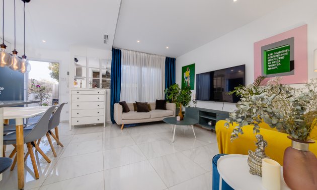 Reventa - Villa -
Villamartín - Villamartin