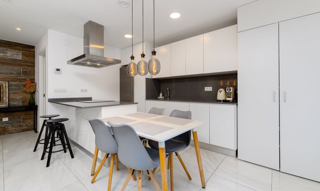 Reventa - Villa -
Villamartín - Villamartin