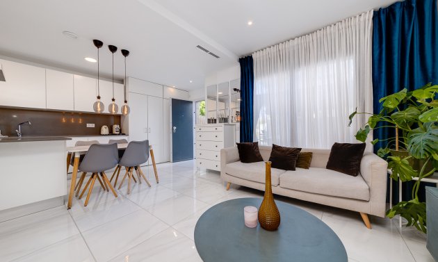 Reventa - Villa -
Villamartín - Villamartin