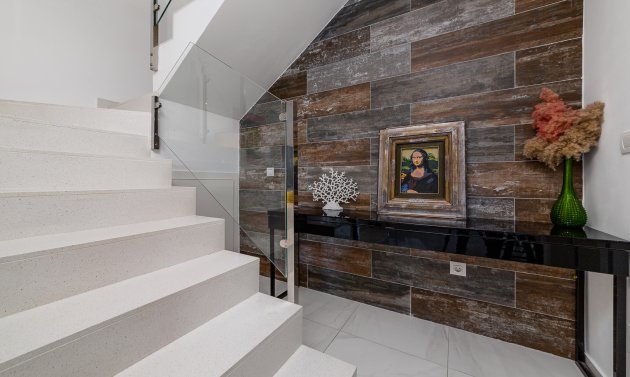 Reventa - Villa -
Villamartín - Villamartin