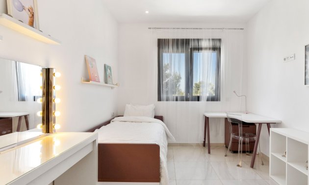 Reventa - Villa -
Villamartín - Villamartin