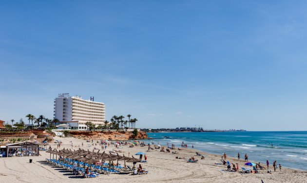 Reventa - Villa -
Villamartín - Villamartin
