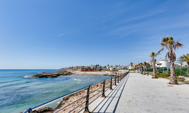 Reventa - Villa -
Villamartín - Villamartin