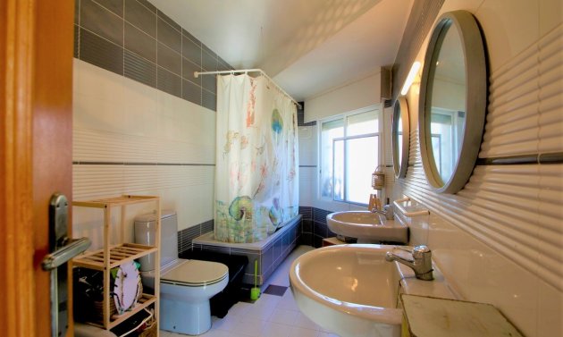 Resale - Villa -
Alicante - Campoamor