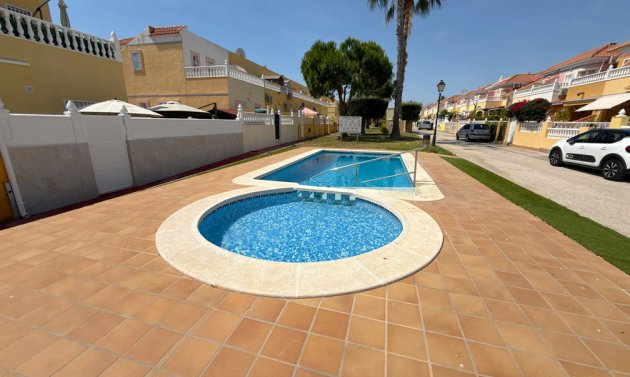 Resale - Villa -
Cabo Roig - Cabo Roig>La Regia