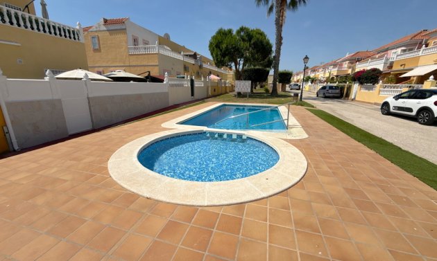 Resale - Villa -
Cabo Roig - Cabo Roig>La Regia