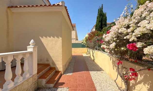 Resale - Villa -
Cabo Roig - Cabo Roig>La Regia