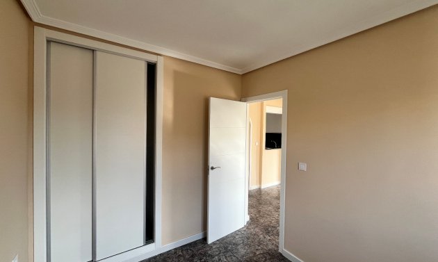 Reventa - Apartamento -
Playa Flamenca - Res. San Antonio