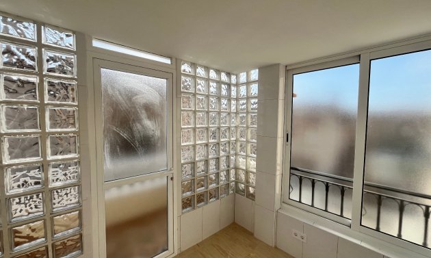 Reventa - Apartamento -
Playa Flamenca - Res. San Antonio