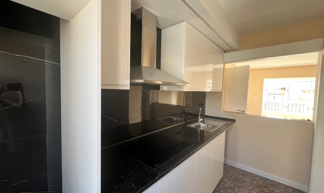 Reventa - Apartamento -
Playa Flamenca - Res. San Antonio