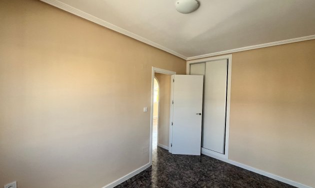 Reventa - Apartamento -
Playa Flamenca - Res. San Antonio